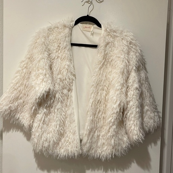 Srenchi white faux fur 3/4 length jacket. Size large - Picture 6 of 6